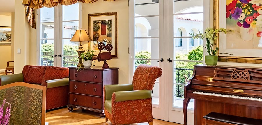 A sunny sitting room